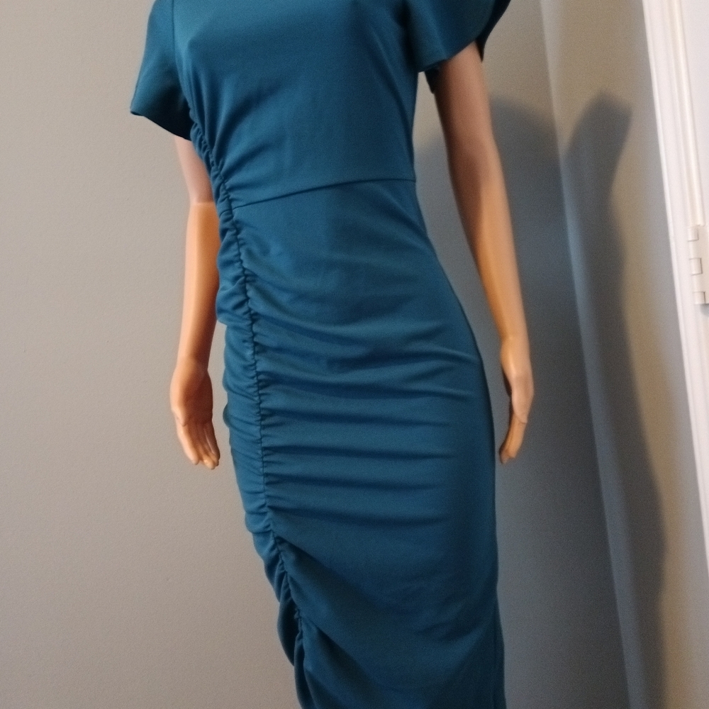 Dress - Picture 3 of 10